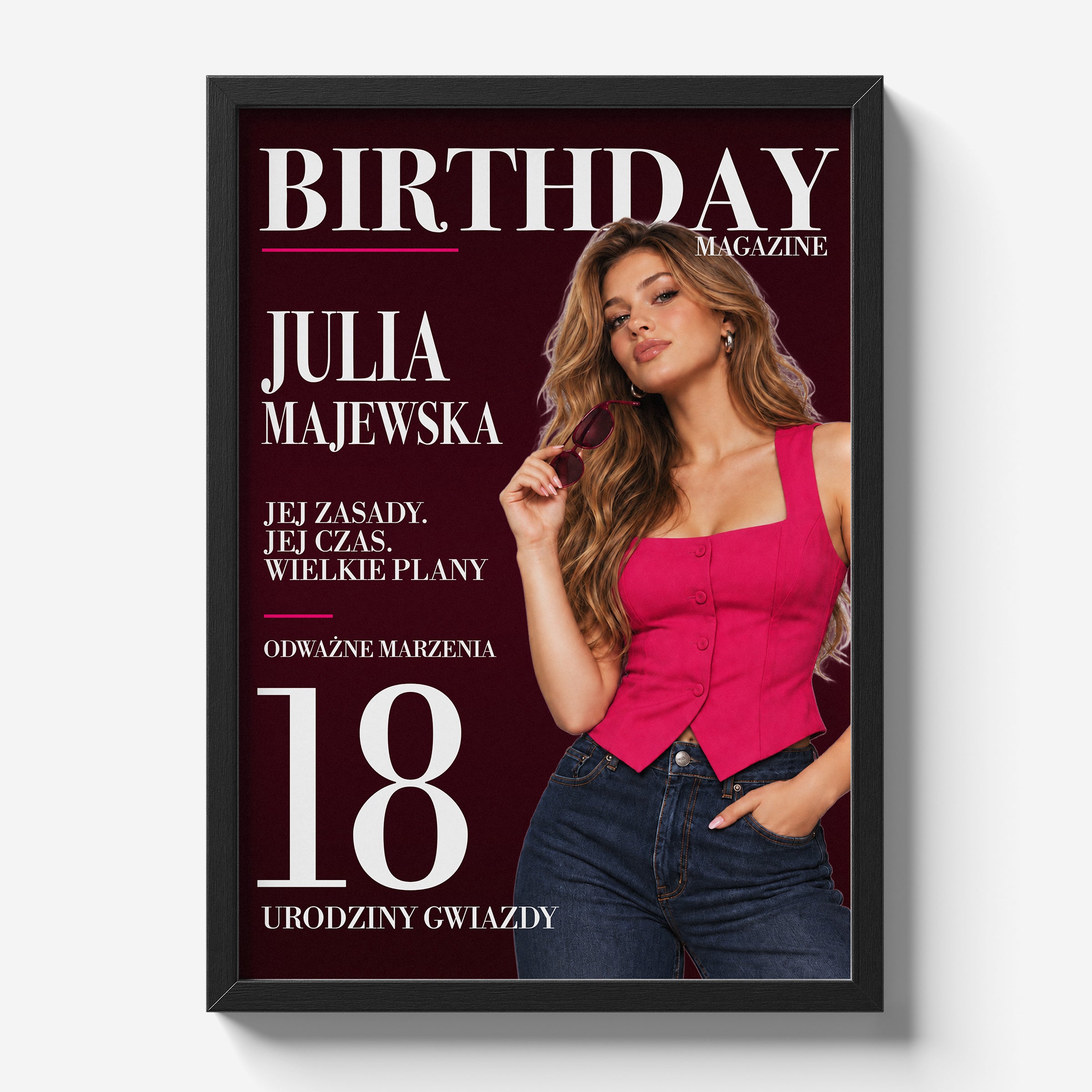 Personalizowany plakat BIRTHDAY w czarnej ramce 21×30 na jasnym tle Marami, z własnym zdjęciem i tekstem | C-PL-COVMAG-13-2130-NF