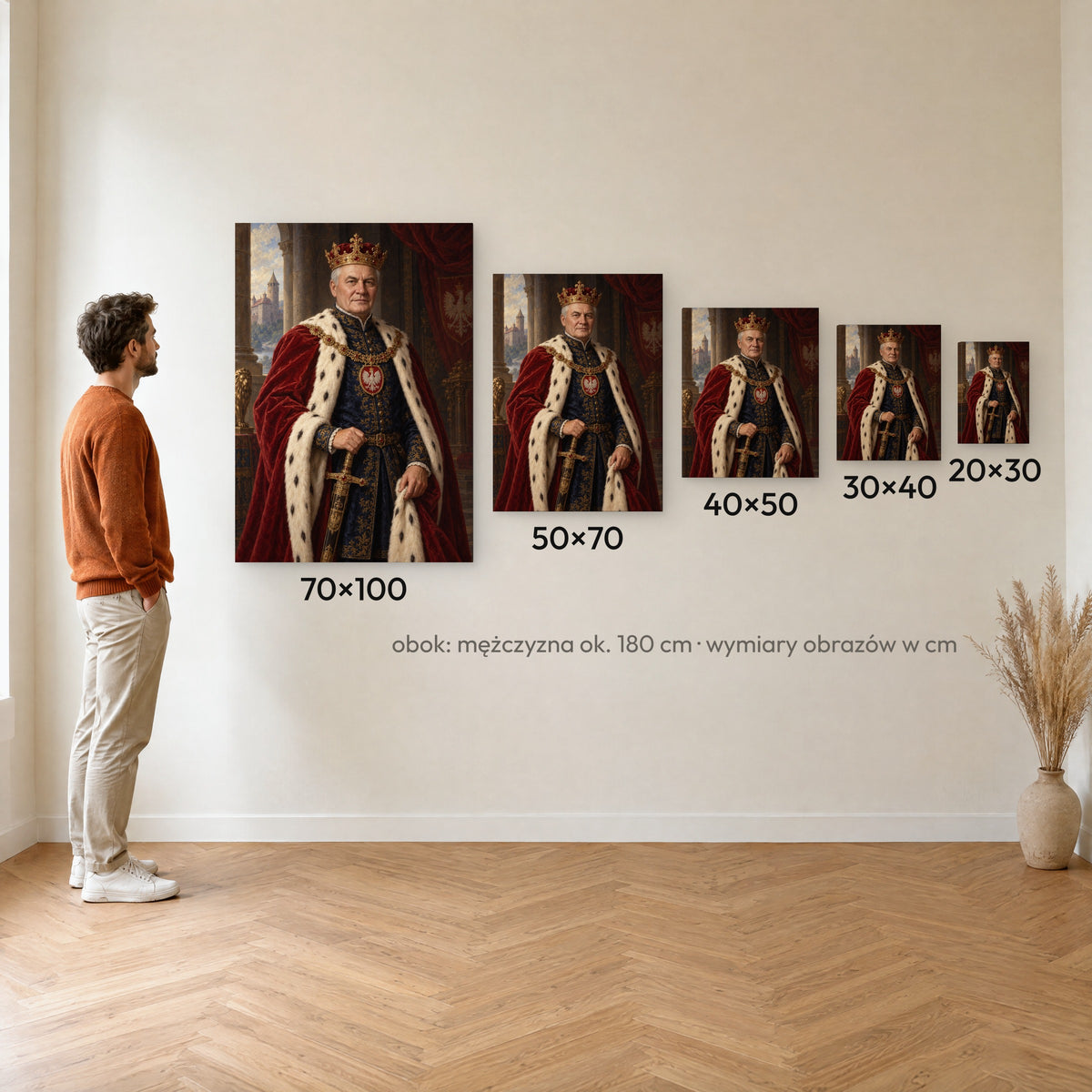 Król Polski — porównanie rozmiarów obrazu na płótnie: 20×30, 30×40, 40×50, 50×70 i 70×100 cm na ścianie obok mężczyzny ok. 180 cm C-CV-ROY-03-2030