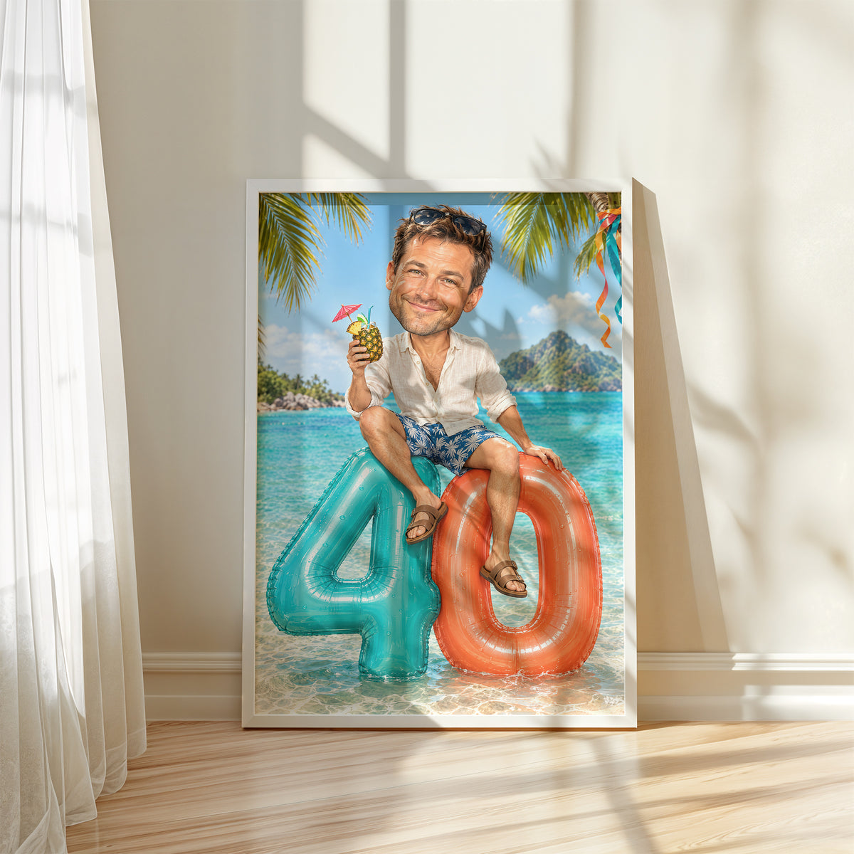 Plakat Wakacyjny luz w białej ramie przy oknie, z karykaturą mężczyzny na kolorowej liczbie 40; urodzinowy portret ze zdjęcia w jasnej aranżacji. C-PL-KAR-04-2130-NF