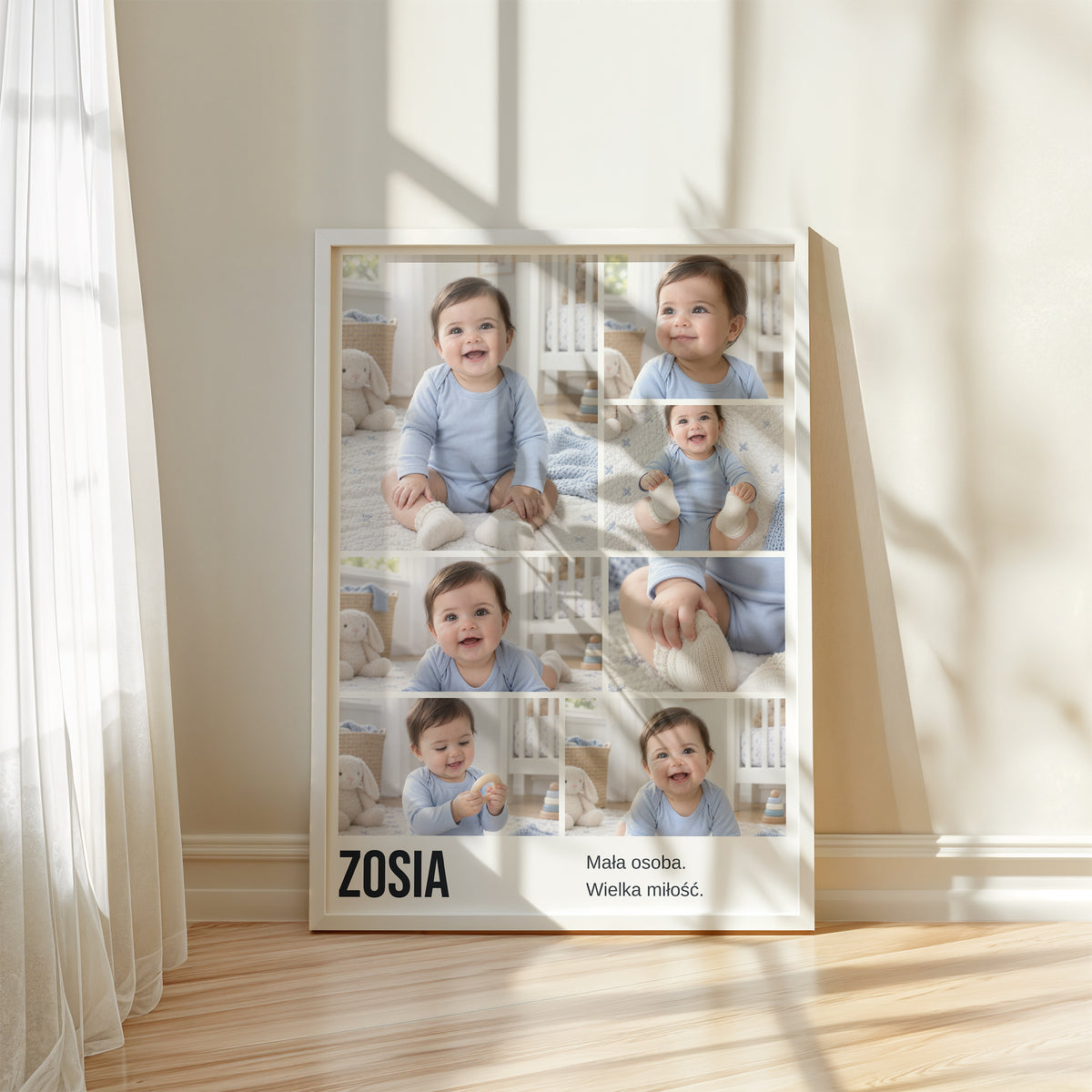 Personalizowany plakat Cały Mój Świat w białej ramce przy oknie, z własnym zdjęciem i tekstem | C-PL-BABY-1-2130-NF