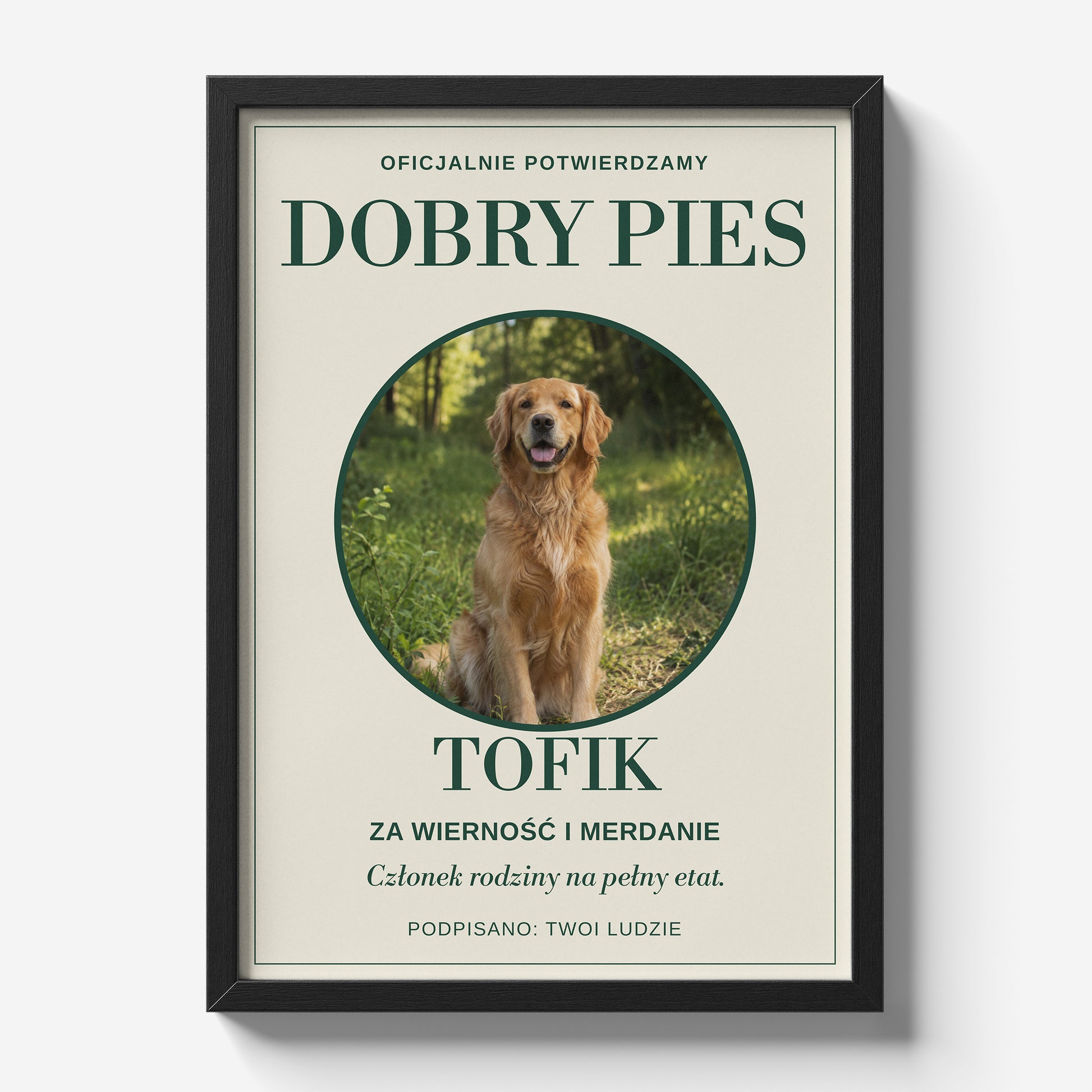Personalizowany plakat DOBRY PIES w czarnej ramce 21×30 na jasnym tle Marami, z własnym zdjęciem i tekstem | C-PL-PET-7-2130-NF