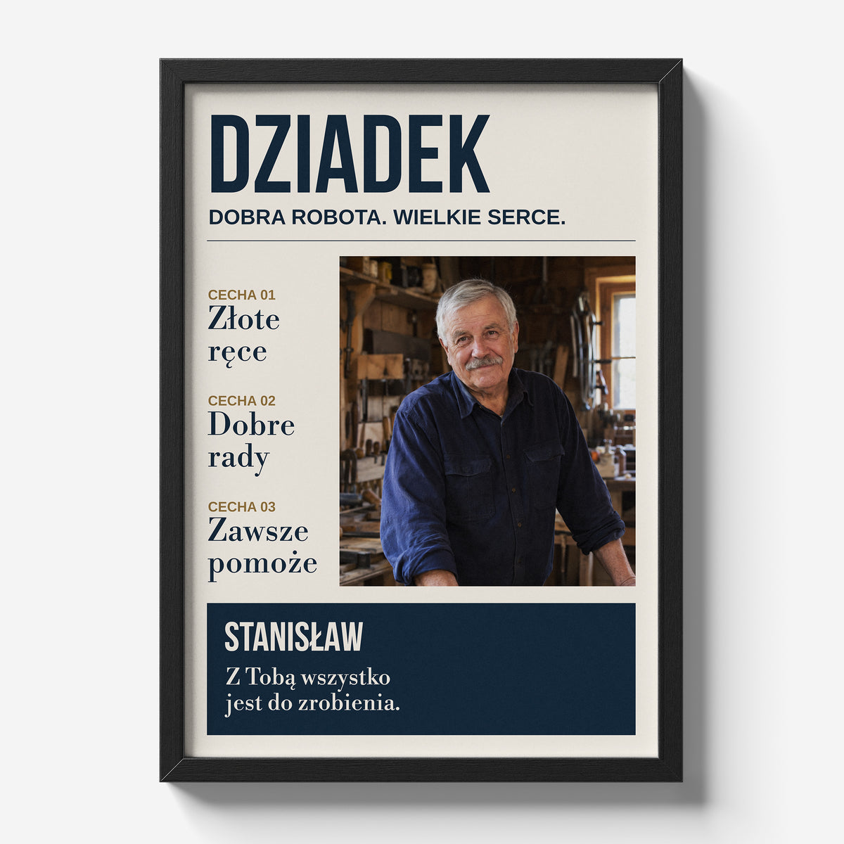 Personalizowany plakat DZIADEK — DOBRA ROBOTA w czarnej ramce 21×30 na jasnym tle Marami, z własnym zdjęciem i tekstem | C-PL-HEART-24-2130-NF
