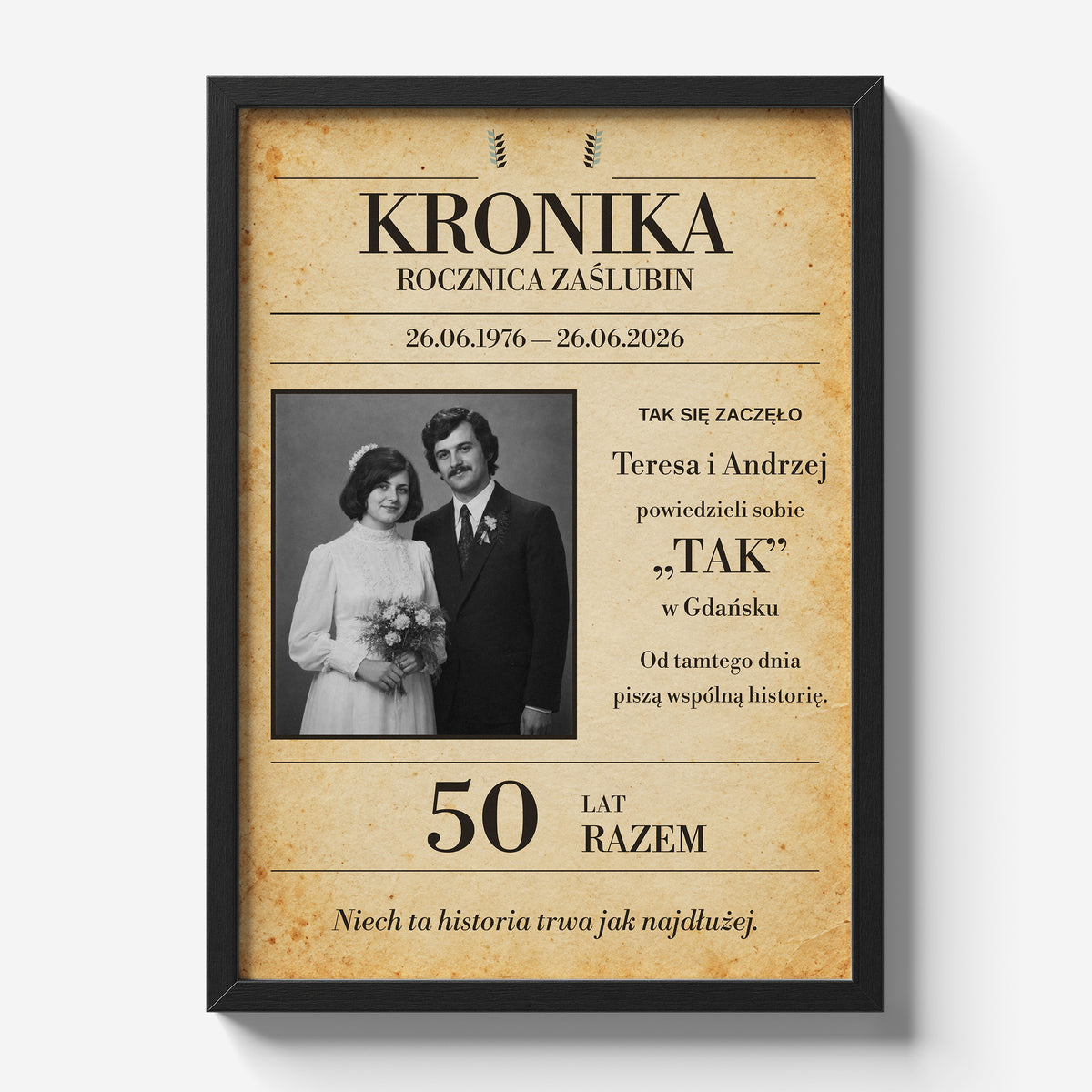 Personalizowany plakat KRONIKA ZAŚLUBIN w czarnej ramce 21×30 na jasnym tle Marami, z własnym zdjęciem i tekstem | C-PL-HEART-13-2130-NF