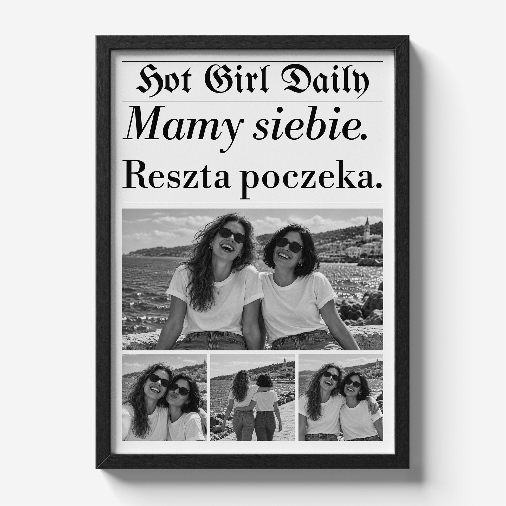 Personalizowany plakat MAMY SIEBIE w czarnej ramce 21×30 na jasnym tle Marami, z własnym zdjęciem i tekstem | C-PL-GAZ-11-2130-NF