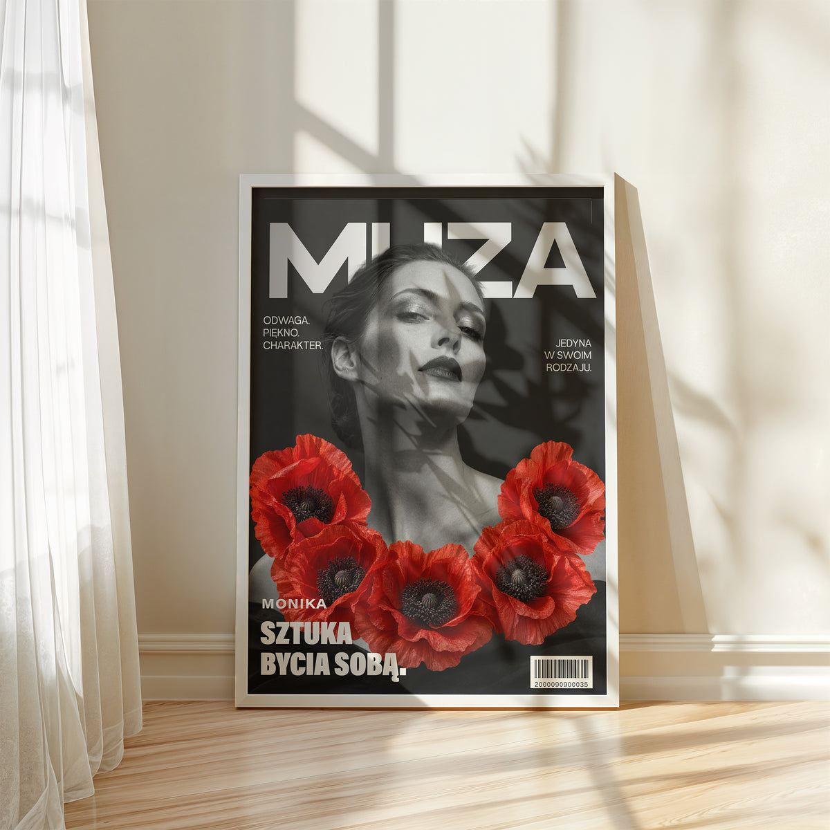 Personalizowany plakat MUZA w białej ramce przy oknie. Czarno-biały portret i czerwone maki na modowej okładce portretowej.