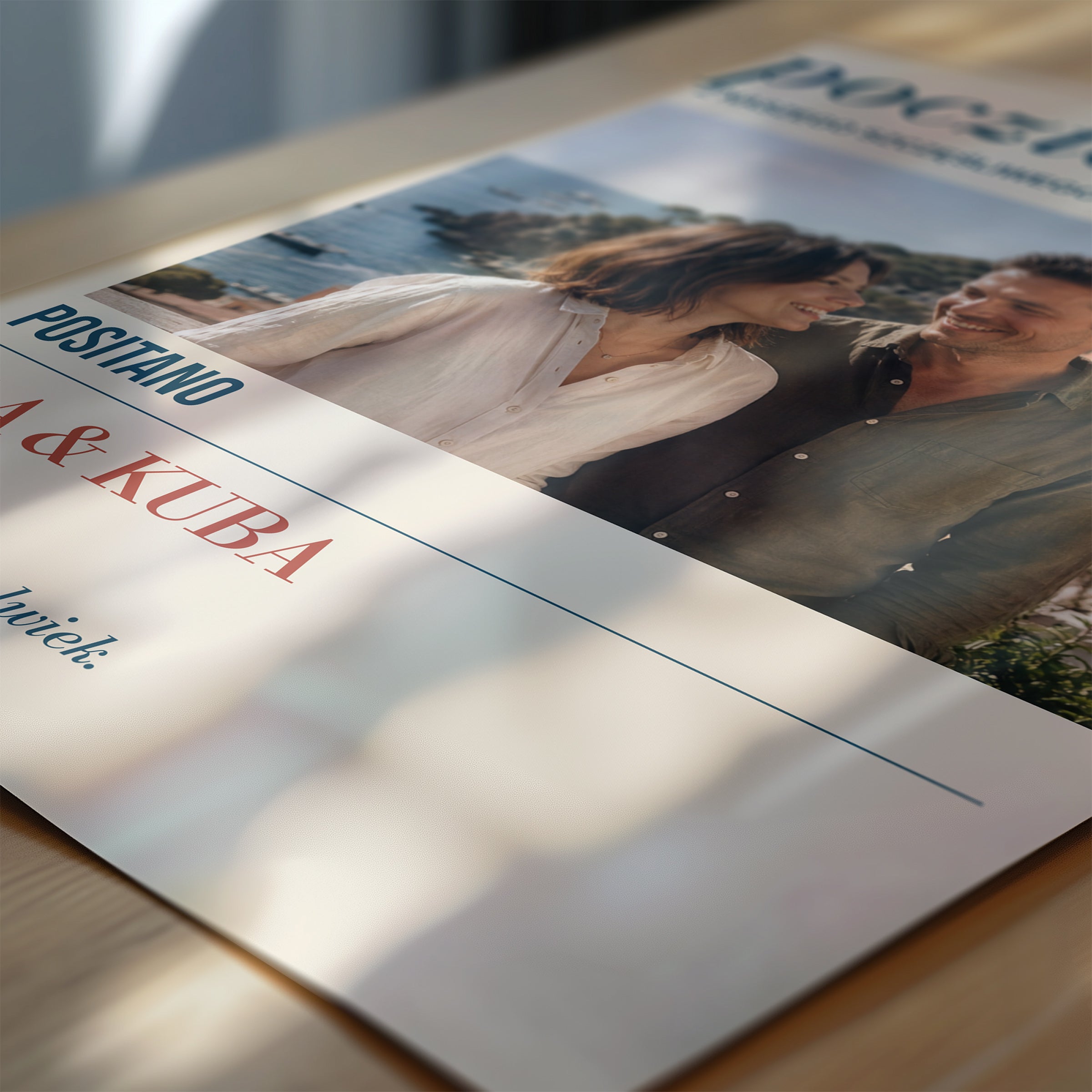 Personalizowany plakat POCZTÓWKA w zbliżeniu pokazującym nadruk i typografię, z własnym zdjęciem i tekstem | C-PL-HEART-5-2130-NF