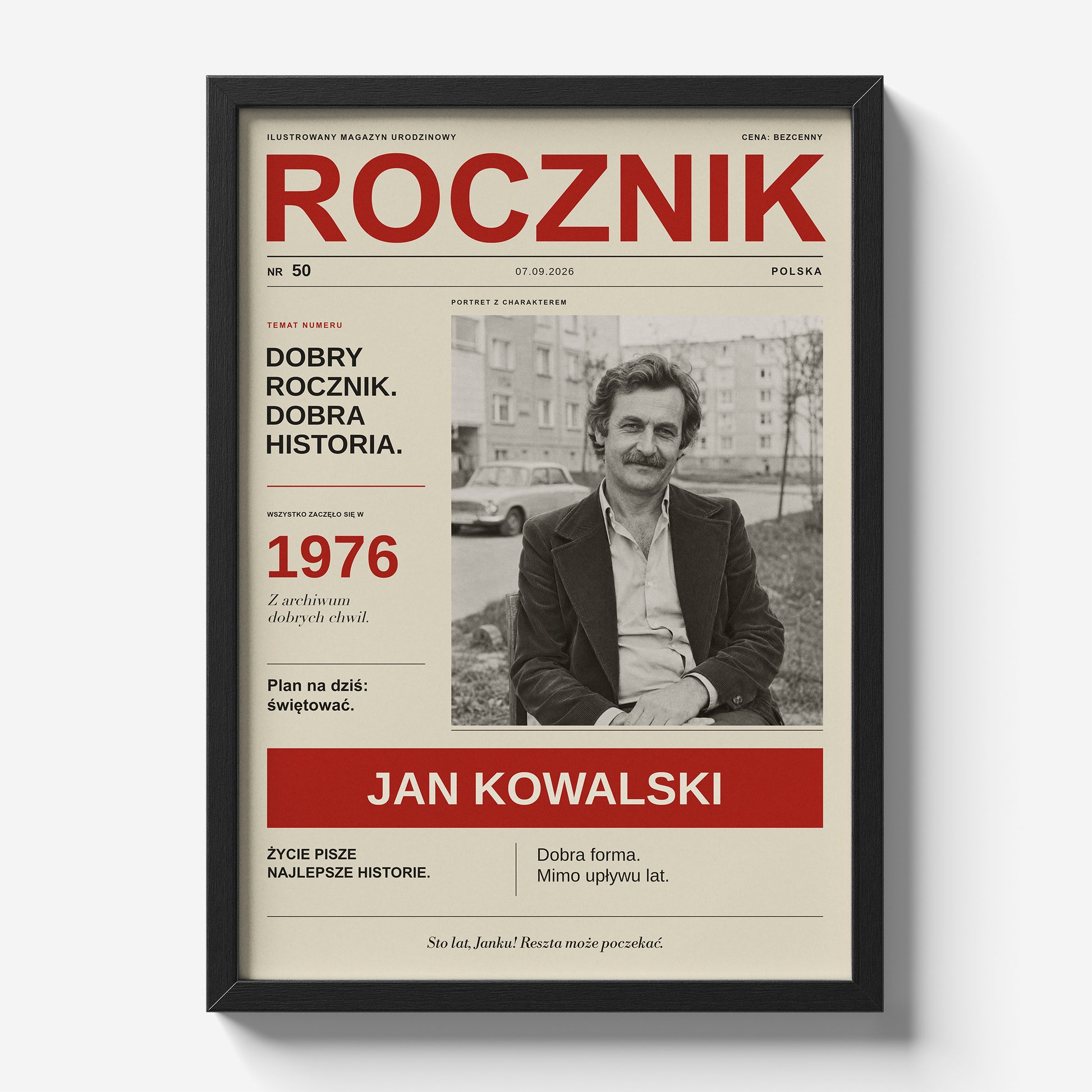 Personalizowany plakat ROCZNIK w czarnej ramce 21×30 na jasnym tle, magazyn retro PRL z portretem i czerwonym rokiem urodzenia | C-PL-COVMAG-6-2130-NF