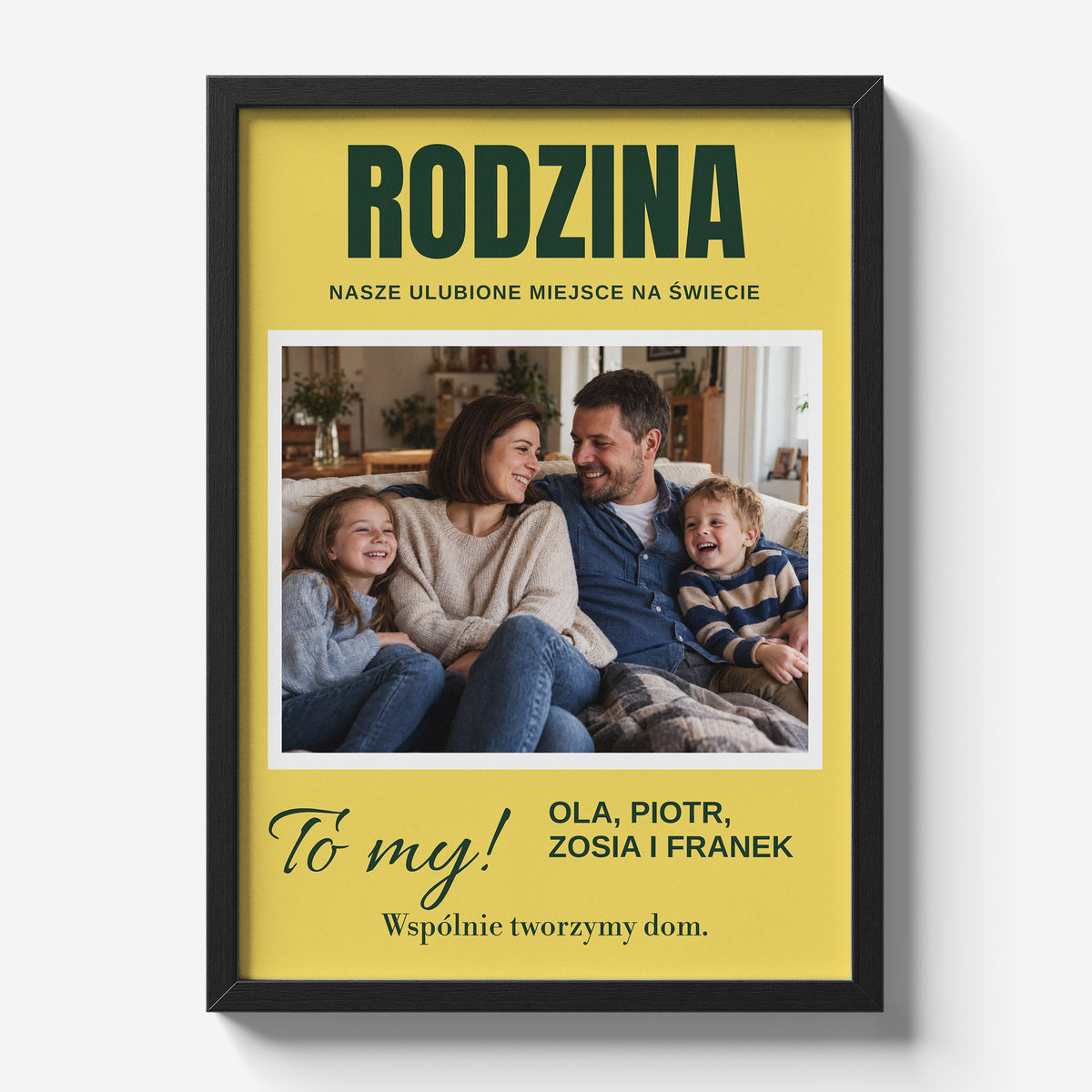 Personalizowany plakat RODZINA — TO MY w czarnej ramce 21×30 na jasnym tle Marami, z własnym zdjęciem i tekstem | C-PL-HEART-25-2130-NF