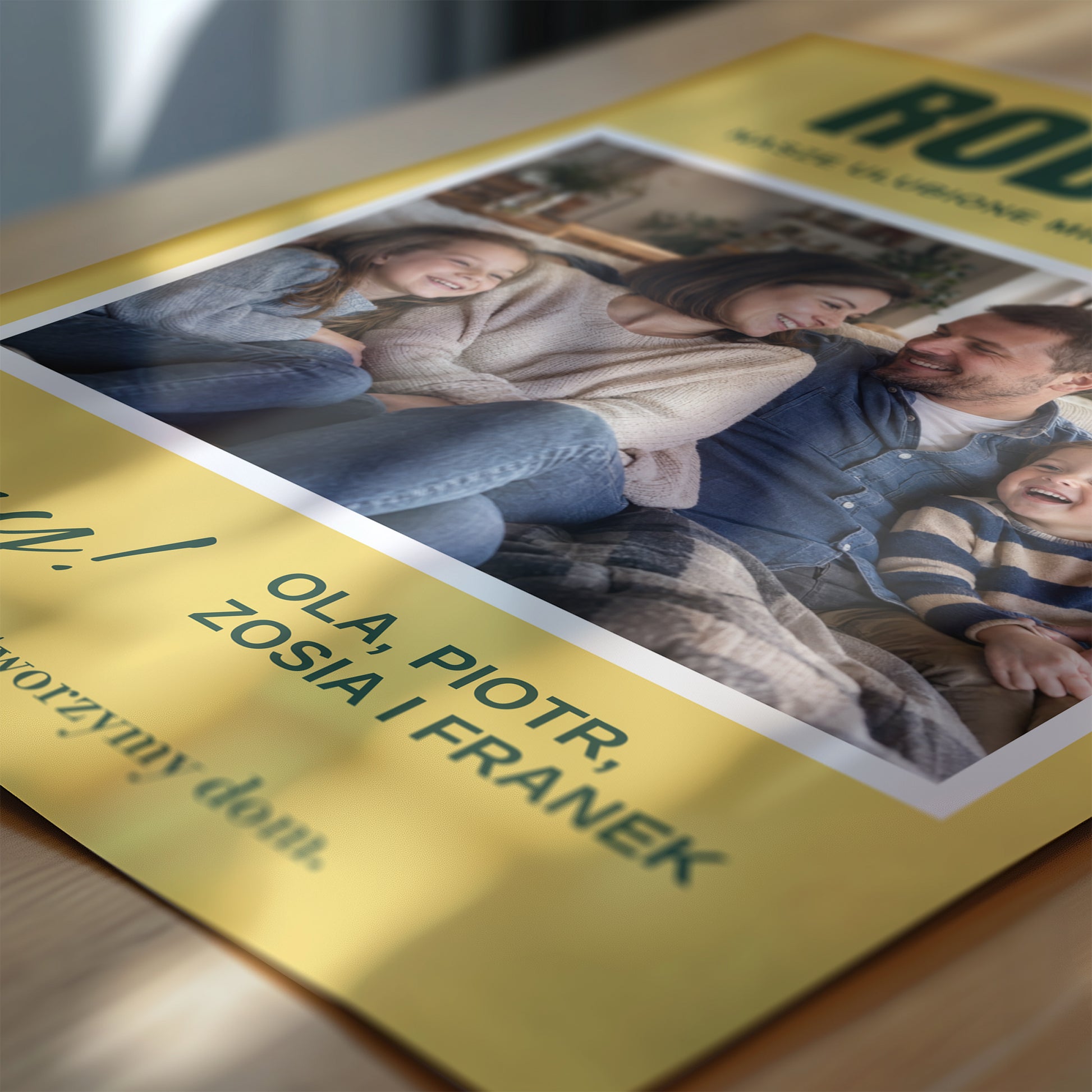Personalizowany plakat RODZINA — TO MY w zbliżeniu pokazującym nadruk i typografię, z własnym zdjęciem i tekstem | C-PL-HEART-25-2130-NF