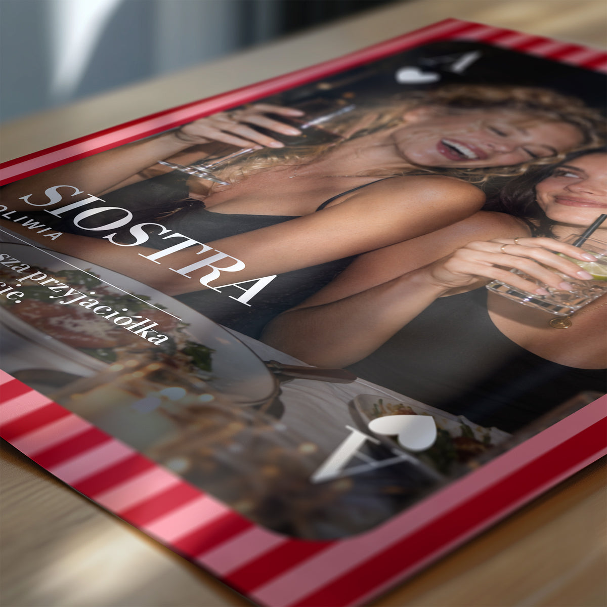 Personalizowany plakat SIOSTRA — AS SERCA w zbliżeniu pokazującym nadruk i typografię, z własnym zdjęciem i tekstem | C-PL-HEART-21-2130-NF