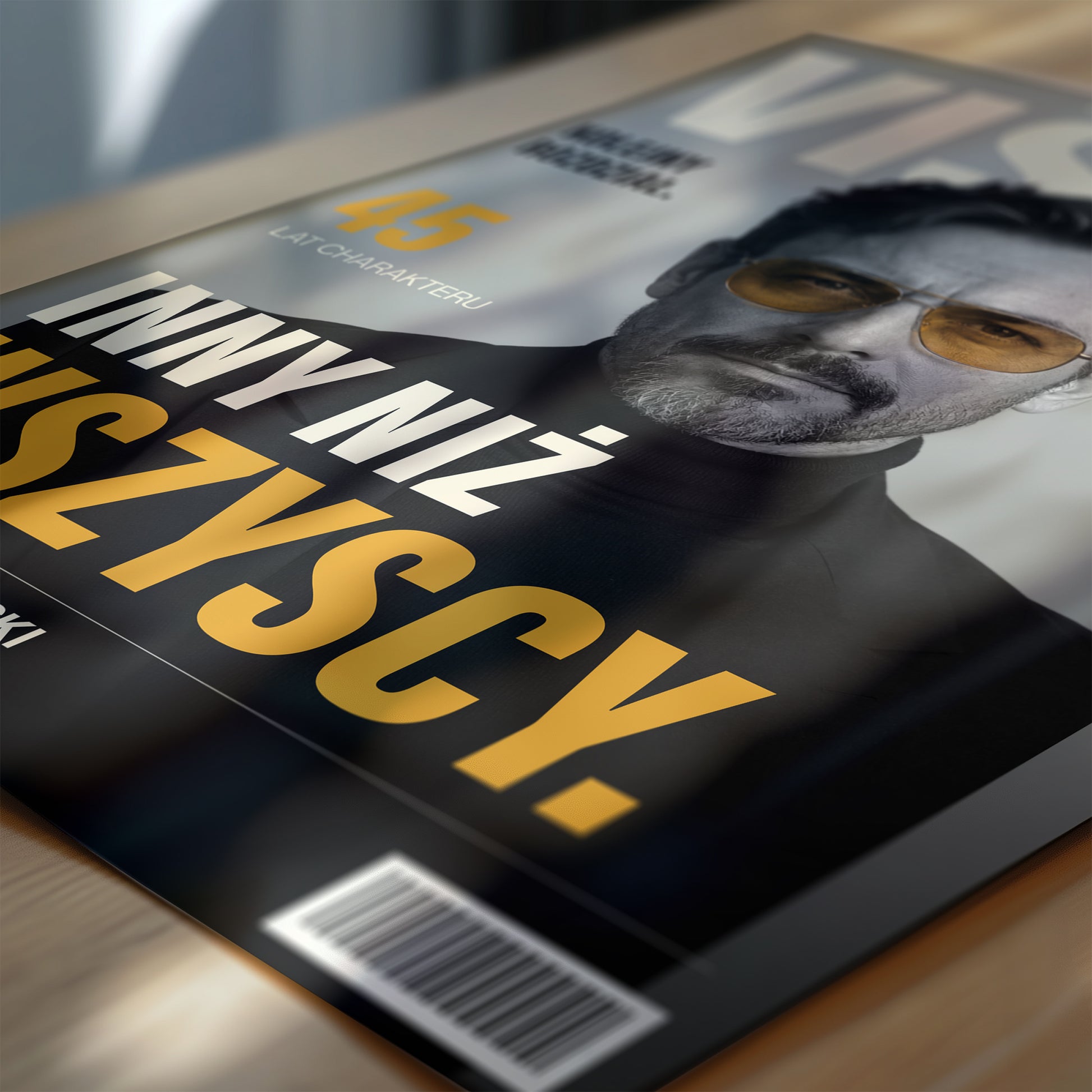 Personalizowany plakat VISION — WŁASNE ZASADY w zbliżeniu pokazującym portret i napisy, z własnym portretem, imieniem i napisami na okładce magazynu.