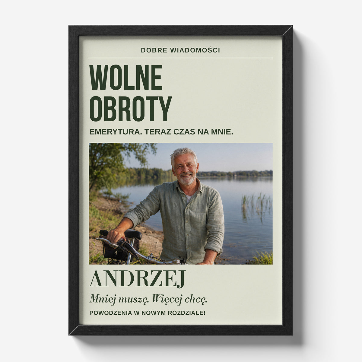 Personalizowany plakat WOLNE OBROTY w czarnej ramce 21×30 na jasnym tle Marami, z własnym zdjęciem i tekstem | C-PL-GAZ-15-2130-NF