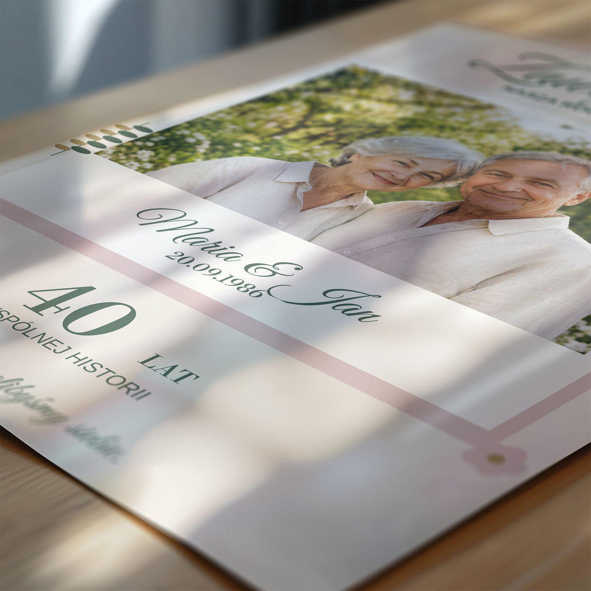 Personalizowany plakat ZAWSZE TY w zbliżeniu pokazującym nadruk i typografię, z własnym zdjęciem i tekstem | C-PL-HEART-11-2130-NF