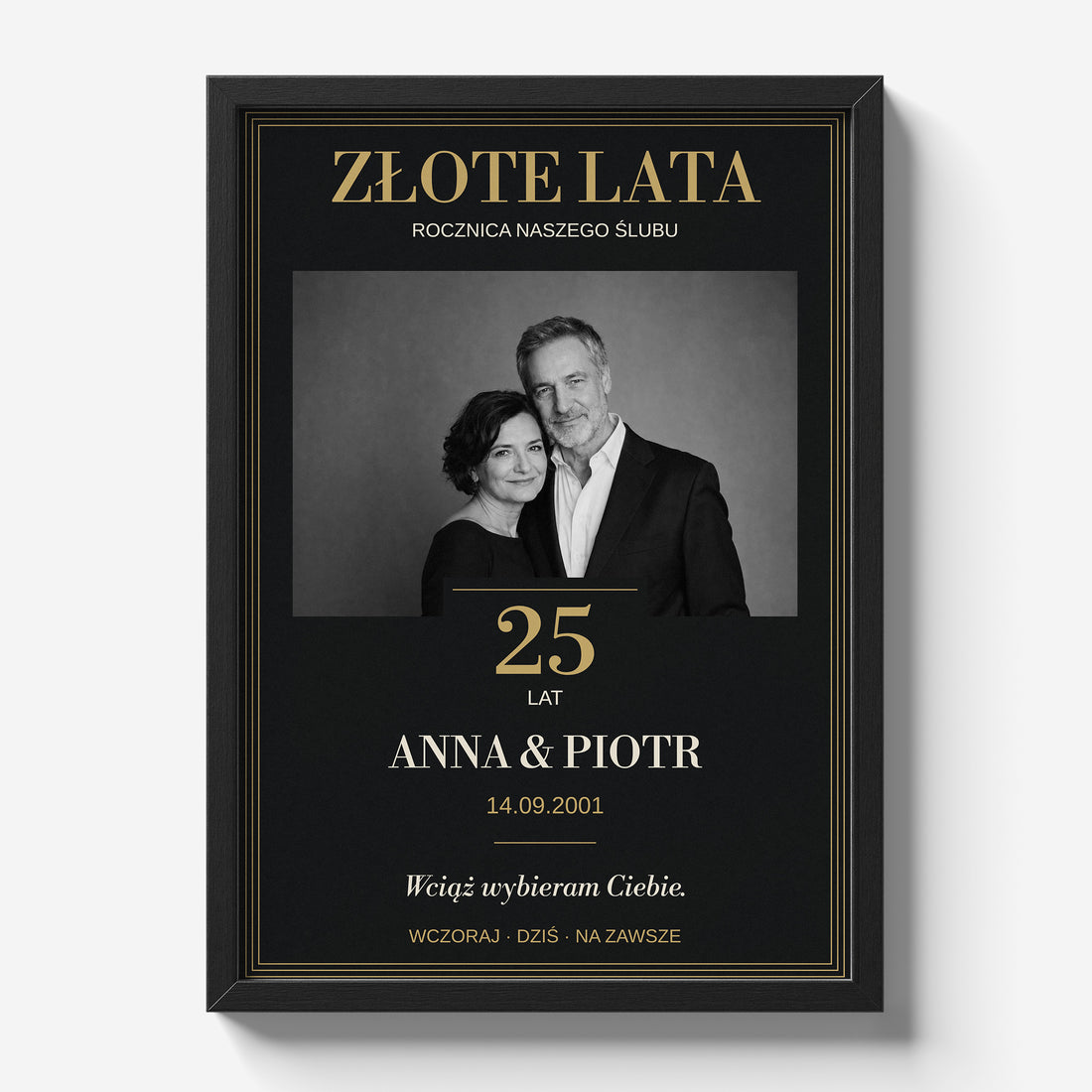 Personalizowany plakat ZŁOTE LATA w czarnej ramce 21×30 na jasnym tle Marami, z własnym zdjęciem i tekstem | C-PL-HEART-8-2130-NF