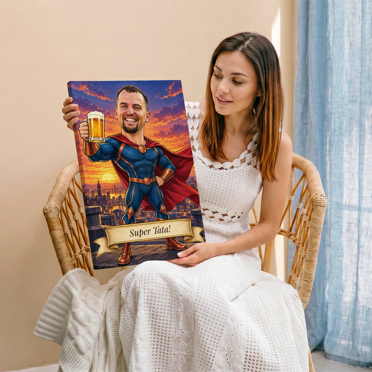 Super Tata – personalizowana karykatura z dedykacją na płótnie trzymanym w dłoniach C-CV-KAR-08-2030