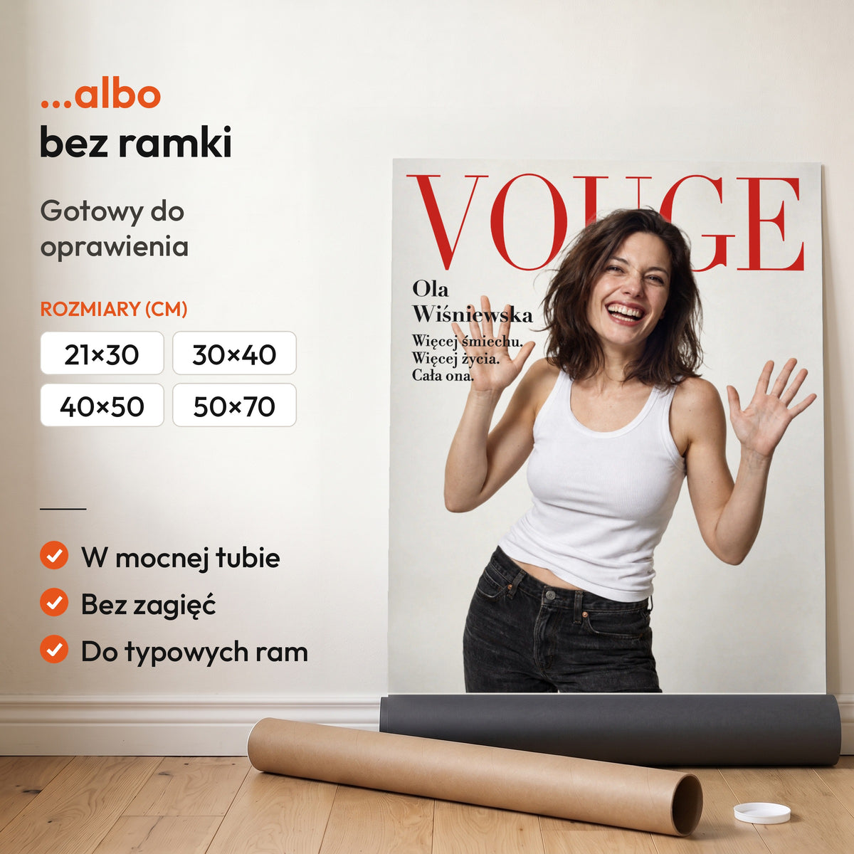 Vouge Więcej Radości — plakat bez ramki, gotowy do oprawienia: rozwinięty z rolki, obok tuba do wysyłki. C-PL-COVMAG-45-2130-NF