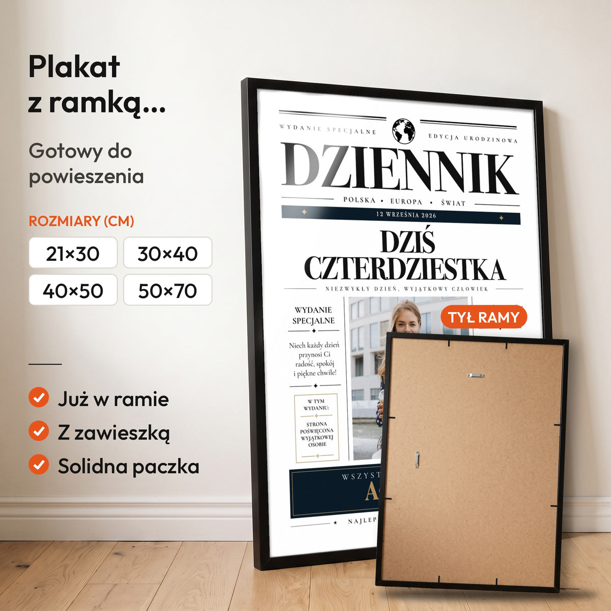 Dziennik Z Dedykacją i Zdjęciem — plakat z ramką, gotowy do powieszenia: czarna rama od przodu i tył ramy z zawieszką. C-PL-GAZ-4-2130-NF