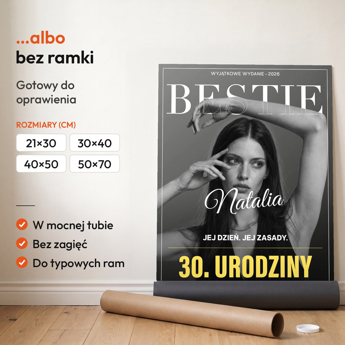 BESTIE — plakat bez ramki, gotowy do oprawienia: rozwinięty z rolki, obok tuba do wysyłki. C-PL-COVMAG-53-2130-NF
