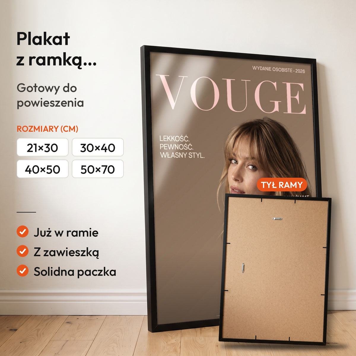 Vouge Jej Moment — plakat z ramką, gotowy do powieszenia: czarna rama od przodu i tył ramy z zawieszką. C-PL-COVMAG-57-2130-NF