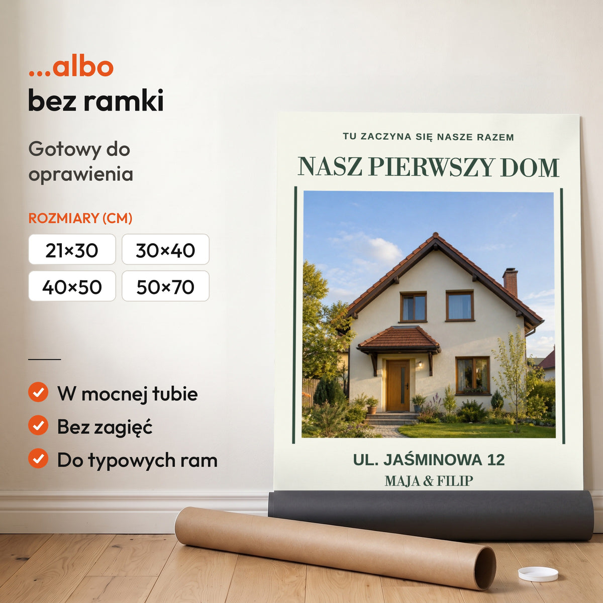 Nasz Pierwszy Dom — plakat bez ramki, gotowy do oprawienia: rozwinięty z rolki, obok tuba do wysyłki. C-PL-HEART-26-2130-NF