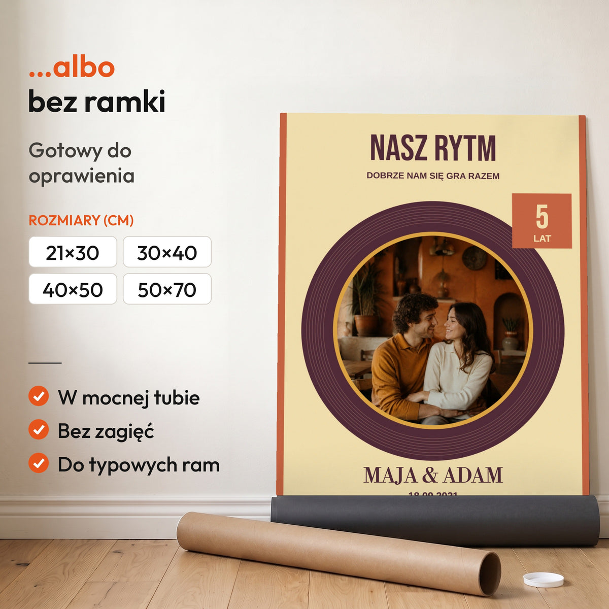 NASZ RYTM — plakat bez ramki, gotowy do oprawienia: rozwinięty z rolki, obok tuba do wysyłki. C-PL-HEART-10-2130-NF