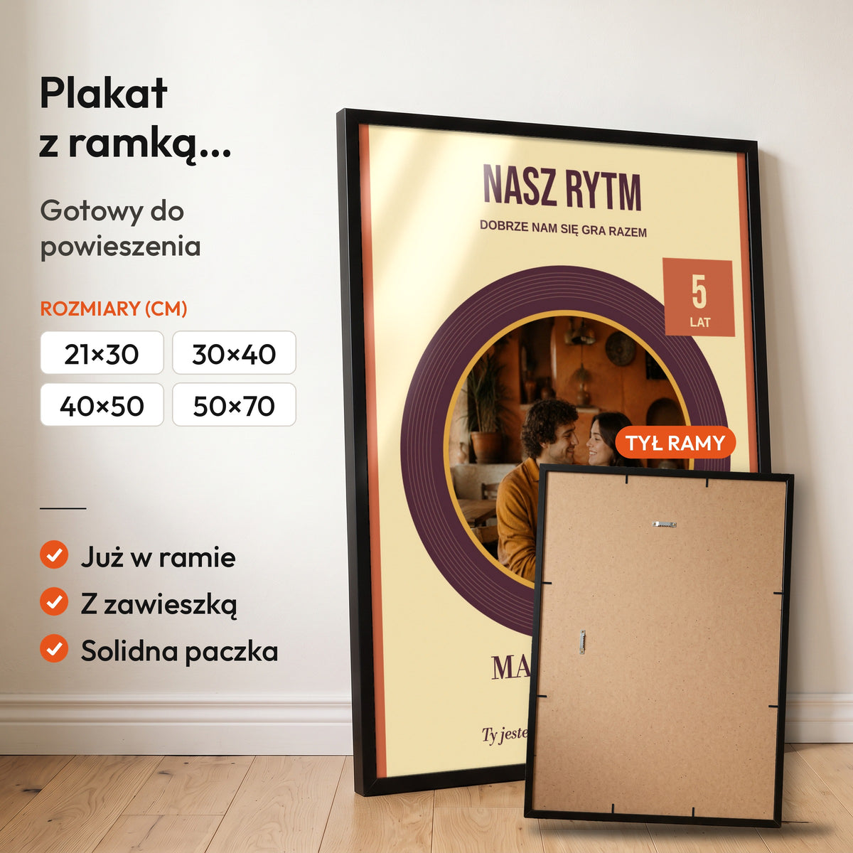 NASZ RYTM — plakat z ramką, gotowy do powieszenia: czarna rama od przodu i tył ramy z zawieszką. C-PL-HEART-10-2130-NF