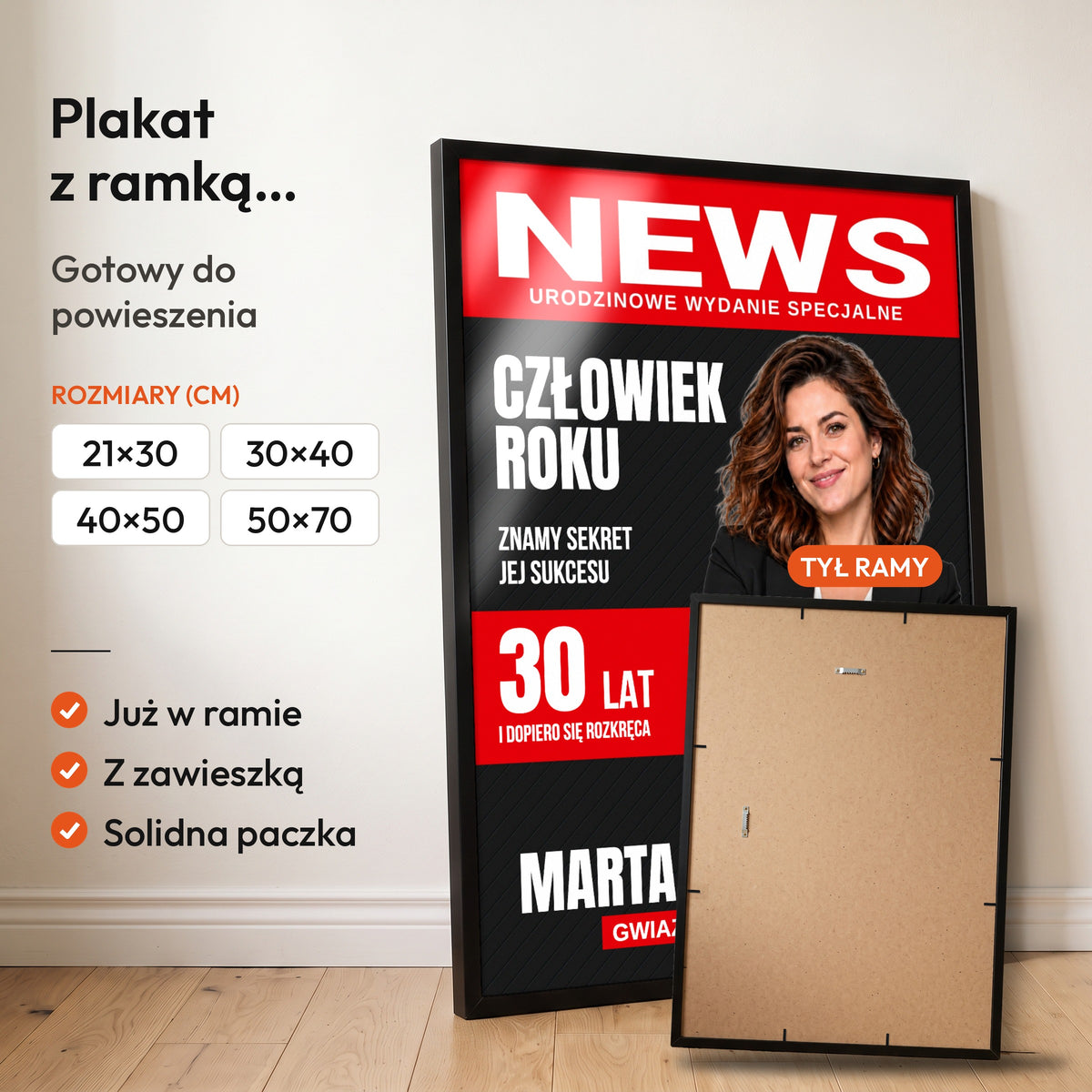 NEWS — plakat z ramką, gotowy do powieszenia: czarna rama od przodu i tył ramy z zawieszką. C-PL-COVMAG-12-2130-NF
