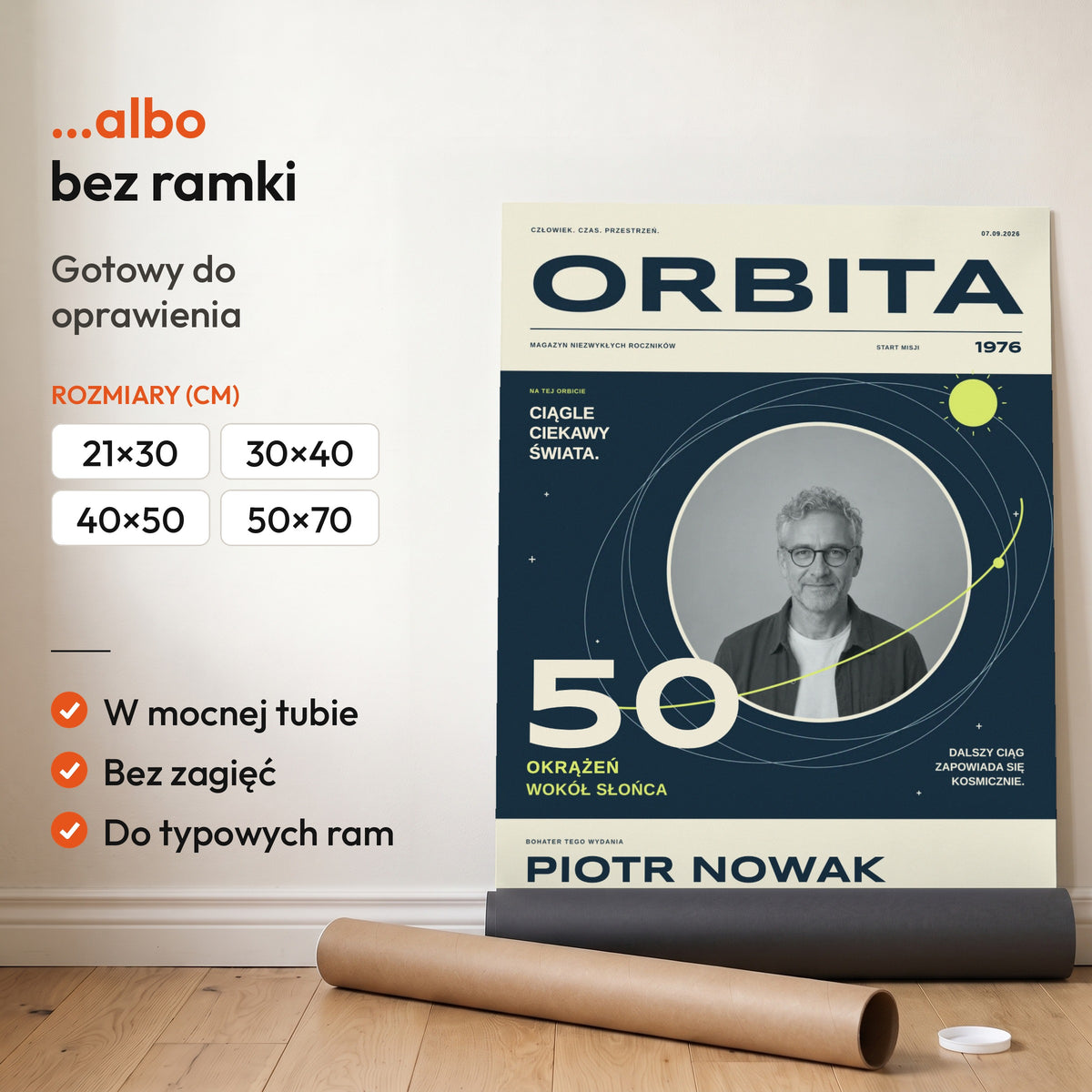 ORBITA — plakat bez ramki, gotowy do oprawienia: rozwinięty z rolki, obok tuba do wysyłki. C-PL-COVMAG-9-2130-NF