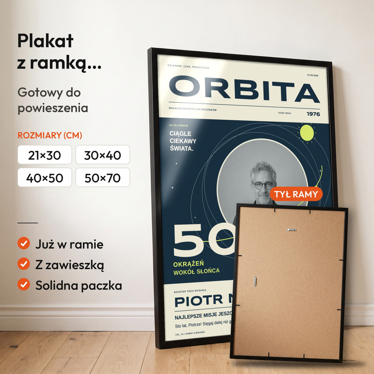 ORBITA — plakat z ramką, gotowy do powieszenia: czarna rama od przodu i tył ramy z zawieszką. C-PL-COVMAG-9-2130-NF